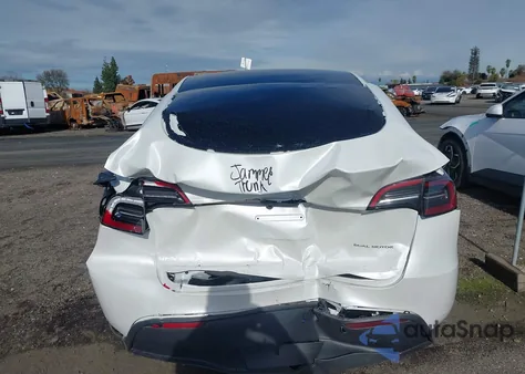 2023 Tesla Model Y Awd/Long Range Dual Motor All-Wheel Drive z USA, uszkodzony, nr VIN 7SAYGAEE9PF887623